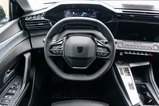 Peugeot 408 Allure e-DCS 1.2 mHEV