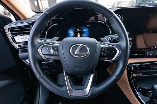 Lexus NX 450h+ Omotenashi 2.5 Hybrid Plug-in AWD