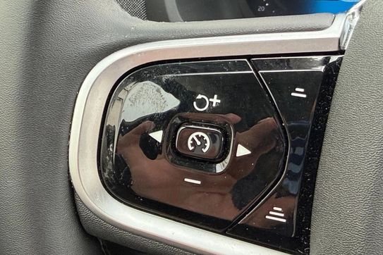 Volvo XC90 T8 AWD Plug-In Hybrid Ultra Dark 7os