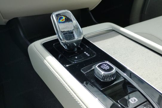 Volvo XC90 T8 AWD Plug-In Hybrid Ultra Bright