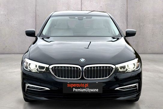 BMW Seria 5 530i xDrive Luxury Line aut
