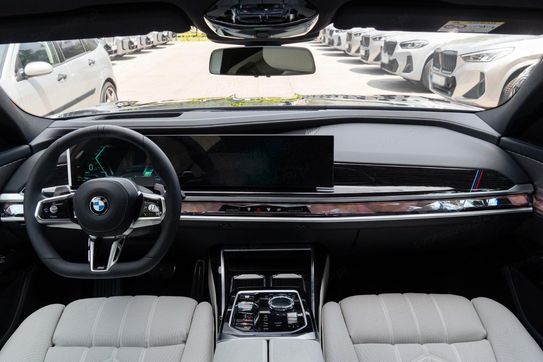 BMW Seria 7 740d xDrive M Sport