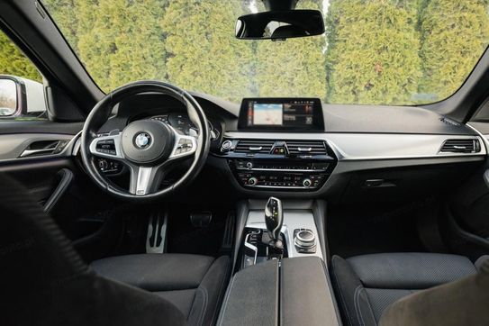 BMW Seria 5 520d xDrive M Sport sport-aut