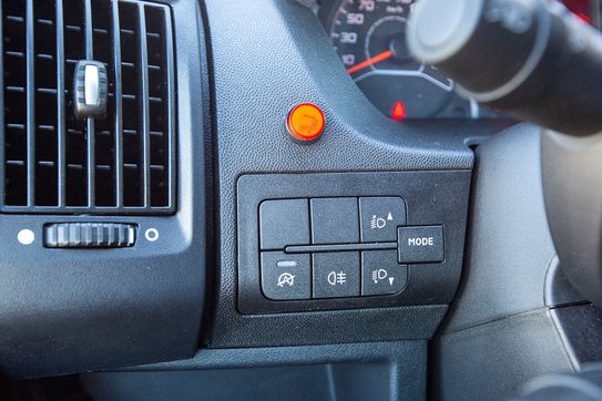 Peugeot Boxer Kontener 8EP + Winda