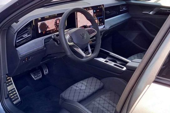 Volkswagen Passat R-Line Plus 2.0 TSI DSG