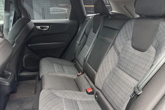 Volvo XC60 B5 B AWD Momentum Pro aut