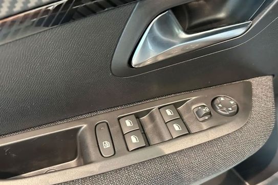 Peugeot 208 Edition e-DCS6 1.2 mHEV