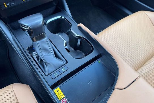 Lexus ES 300h Business Edition