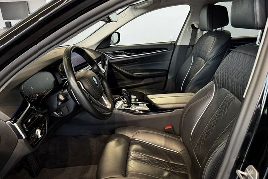 BMW Seria 5 Touring 530i xDrive Sport Line