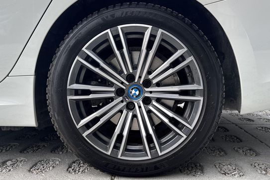 BMW Seria 3 330e xDrive M Sport