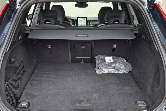 Volvo XC60 T8 Plug-In Hybrid AWD Ultra Black Edition aut