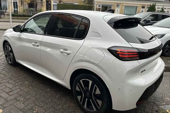 Peugeot 208 Allure e-DCS6  1.2 mHEV