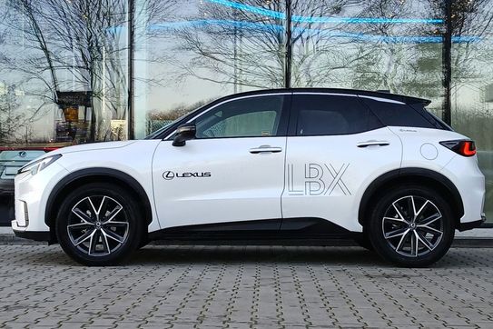 Lexus LBX Hybrid Emotion