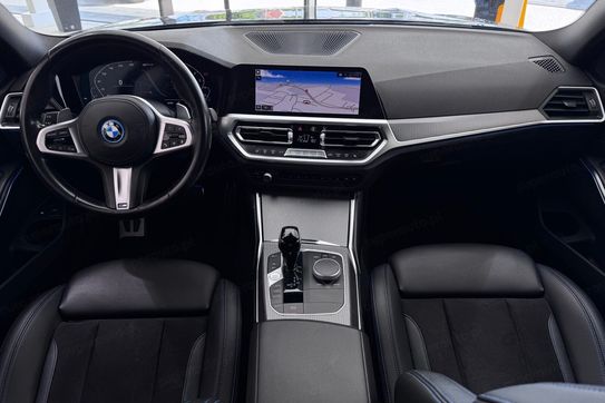 BMW Seria 3 330e xDrive M Sport sport-aut