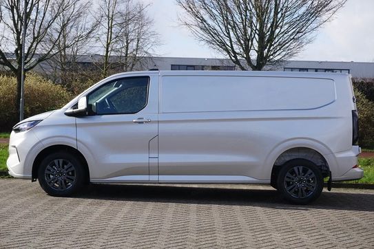 Ford Transit Custom 320 L2H1 Limited A8