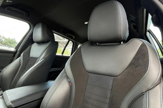 BMW Seria 3 330e xDrive M Sport sport-aut