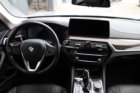 BMW Seria 5 Touring 520d xDrive Luxury Line