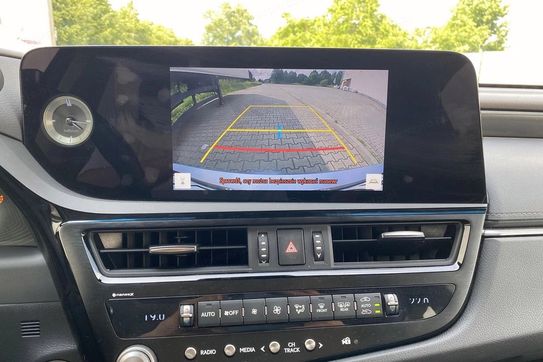 Lexus ES 300h Business Edition