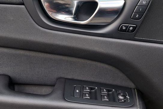 Volvo XC60 B5 B AWD R-Design