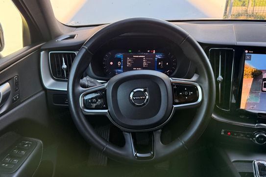 Volvo XC60 B4 D AWD Plus Dark\