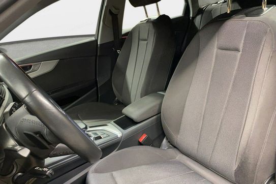 Audi A4 35 TFSI mHEV Advanced S tronic