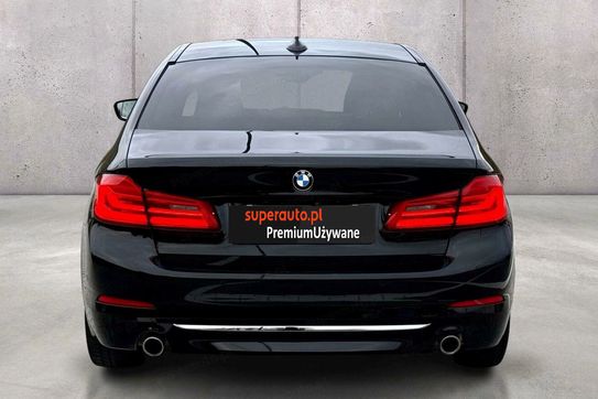BMW Seria 5 530i xDrive Luxury Line aut