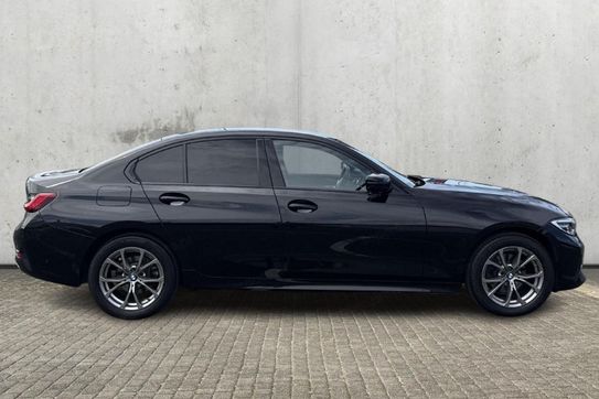 BMW Seria 3 320i xDrive Advantage