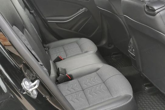 Mercedes GLA 180 7G-DCT Style