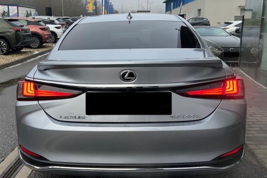 Lexus ES 300h Omotenashi