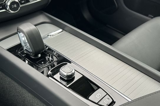 Volvo XC60 T6 Plug-In Hybrid AWD Plus Dark aut