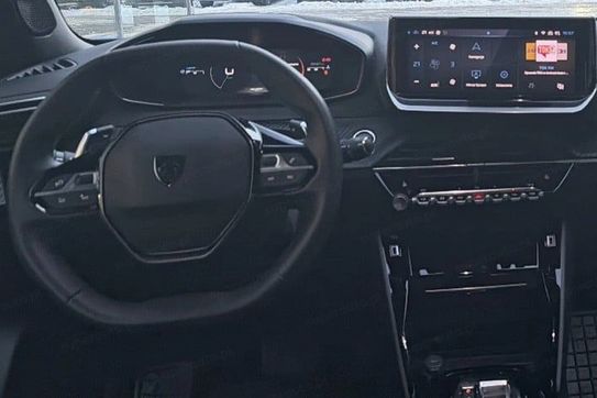 Peugeot 2008 1.2 PureTech  EAT8