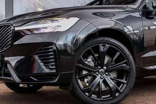 Volvo XC60 B5 AWD Ultra Black Edition