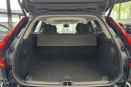 Volvo XC60 B5 B AWD Momentum Pro aut