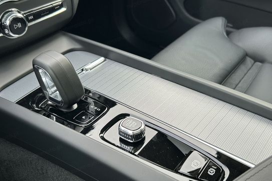 Volvo XC60 B5 B AWD Plus Dark aut