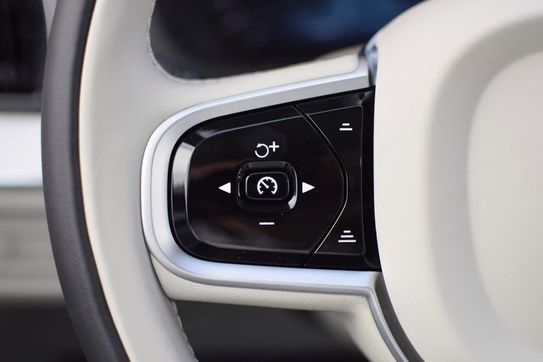 Volvo XC60 T6 Plug-In Hybrid AWD Ultra Dark