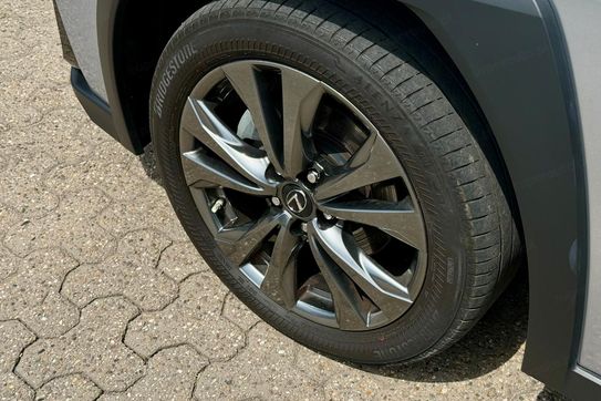 Lexus UX 300h F Sport Design 2.0 Hybrid Dynamic Force