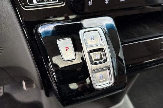 Hyundai Staria 1.6 T-GDI HEV Luxury aut