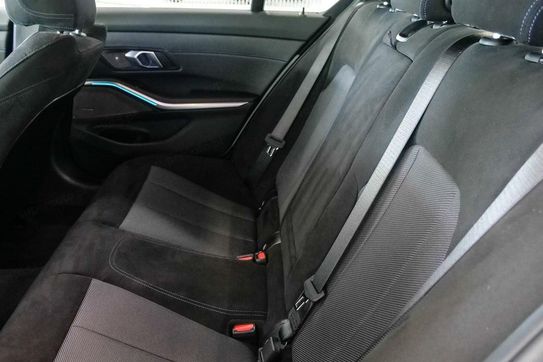 BMW Seria 3 330i xDrive M Sport