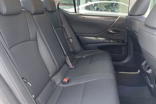 Lexus ES 300h Business Edition