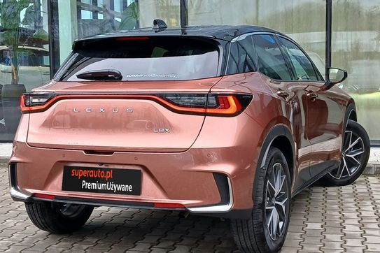 Lexus LBX Hybrid Cool