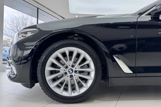 BMW Seria 5 520d xDrive Luxury Line aut