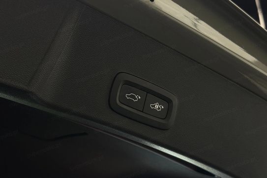 Volvo XC40 B4 Plus Dark