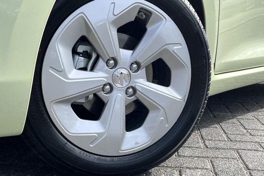 Suzuki Swift Premium Plus 1.2 Dualjet CVT SHVS