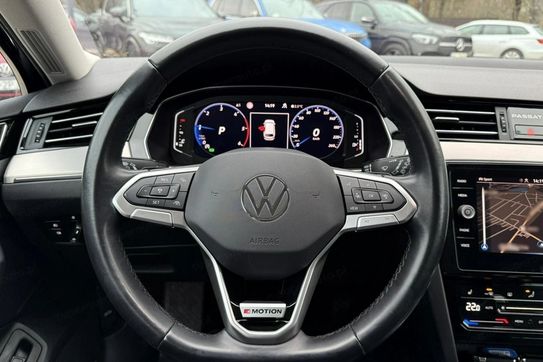 Volkswagen Passat TDI SCR 4Mot. DSG