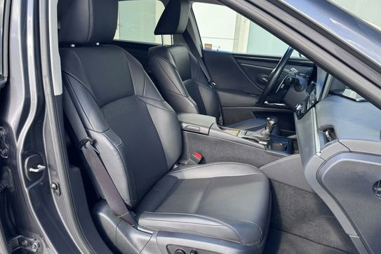 Lexus ES 300h Business Edition