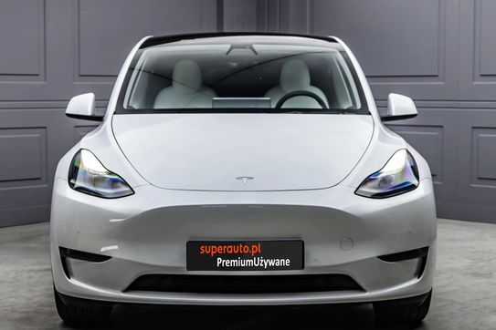 Tesla Model Y Long Range  Dual Motor AWD