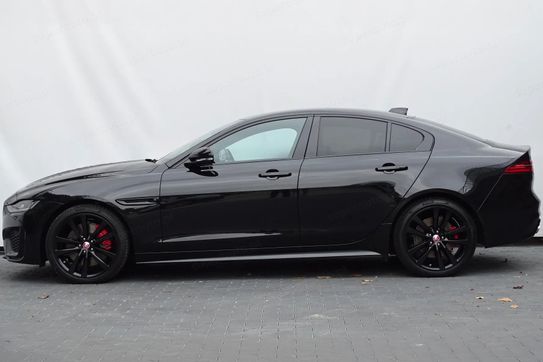 Jaguar XE 2.0 D200 AWD R-Dynamic Black