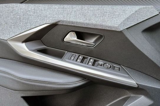 Peugeot 5008 Business 1.2 PureTech  e-DCS6  mHEV