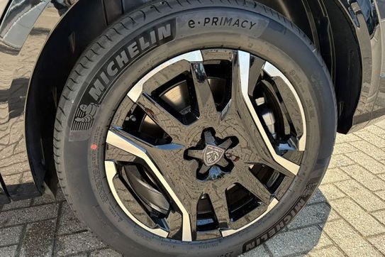 Peugeot 5008 GT 73kWh