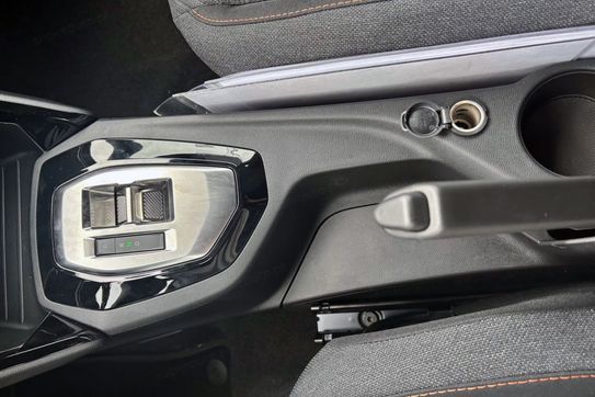 Peugeot 2008 Business e-DCS6 1.2 PureTech mHEV